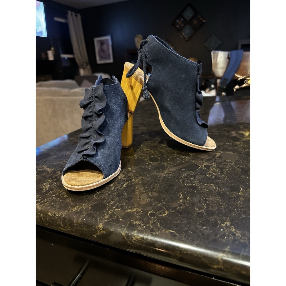 TOMS Majorca Ruffle Navy Blue Suede Peep Toe Block Heel Sandals Womens 6.5